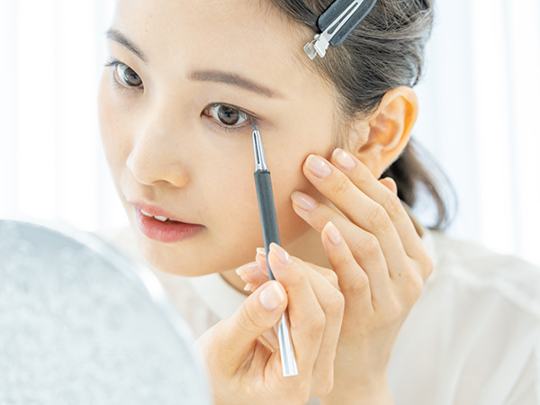 エステティシャンに適した3つのメイク！清潔感や美肌を演出するコツ